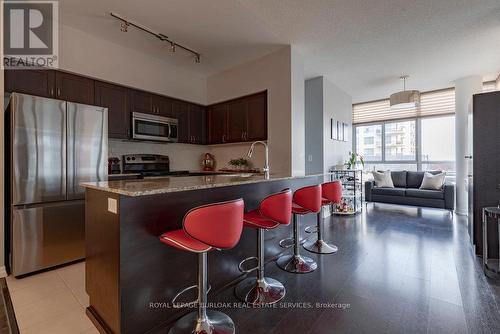 502 - 1940 Ironstone Drive, Burlington, ON - Indoor Photo Showing Kitchen