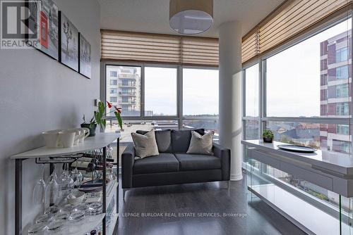 502 - 1940 Ironstone Drive, Burlington, ON - Indoor Photo Showing Living Room