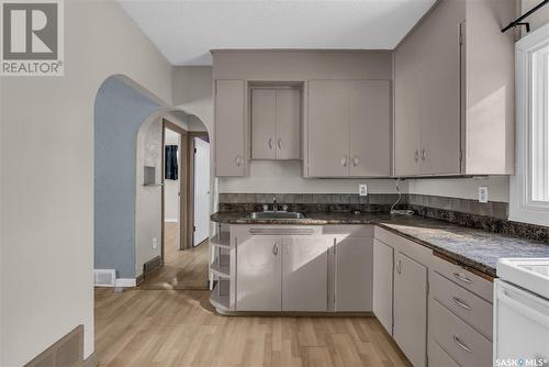 1018 9Th Street E, Saskatoon, SK - Indoor Photo Showing Kitchen