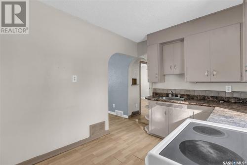 1018 9Th Street E, Saskatoon, SK - Indoor Photo Showing Kitchen