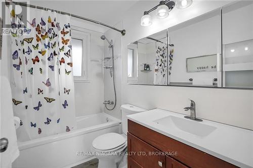 24 Coronation Drive S, Port Colborne (Main Street), ON - Indoor Photo Showing Bathroom