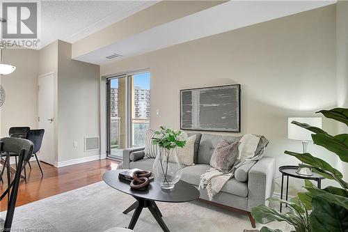 1419 Costigan Road Unit# 210, Milton, ON - Indoor Photo Showing Living Room