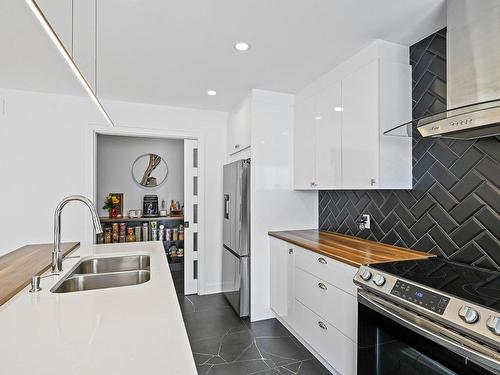 Kitchen - 279 51E Rue O., Venise-En-Québec, QC - Indoor Photo Showing Kitchen With Double Sink