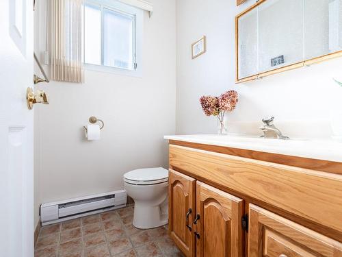 Powder room - 1675 Crois. Sauvé, Brossard, QC - Indoor Photo Showing Bathroom