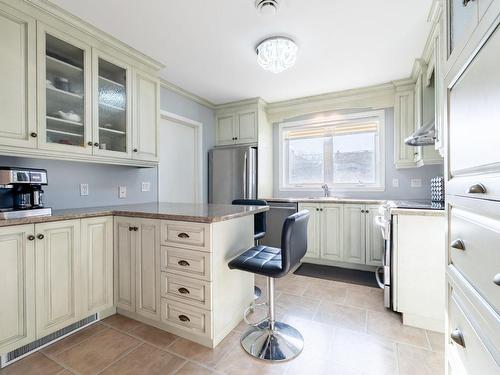 Kitchen - 1675 Crois. Sauvé, Brossard, QC - Indoor Photo Showing Kitchen With Upgraded Kitchen