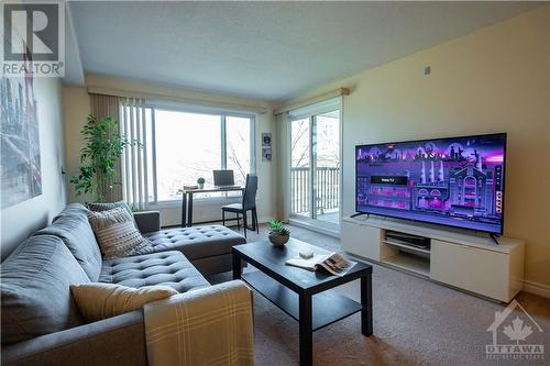 6376 Bilberry Drive Unit#205, Ottawa, ON - Indoor Photo Showing Living Room