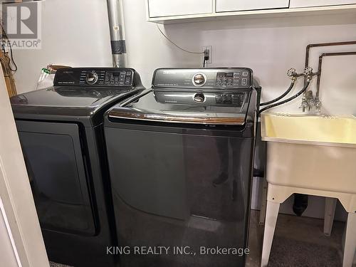 66 Arbour Glen Crescent, London, ON - Indoor Photo Showing Laundry Room