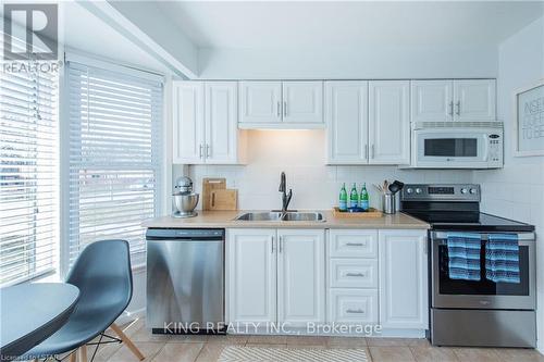 66 Arbour Glen Crescent, London, ON - Indoor Photo Showing Kitchen With Double Sink