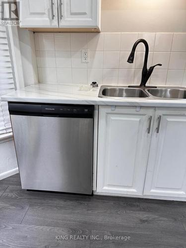 66 Arbour Glen Crescent, London, ON - Indoor Photo Showing Kitchen With Double Sink