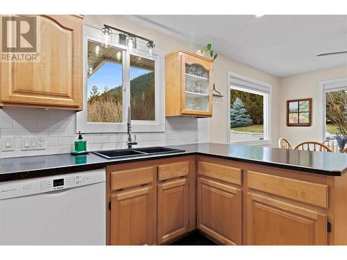 1631 60 Street Ne, Salmon Arm, BC - Indoor Photo Showing Kitchen With Double Sink