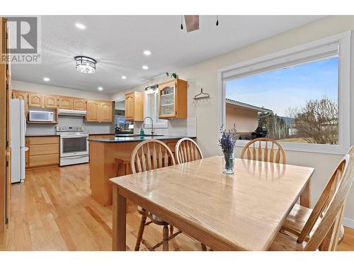 1631 60 Street Ne, Salmon Arm, BC - Indoor Photo Showing Dining Room