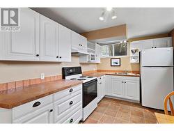 Studio Suite - Kitchen (no dishwasher) - 