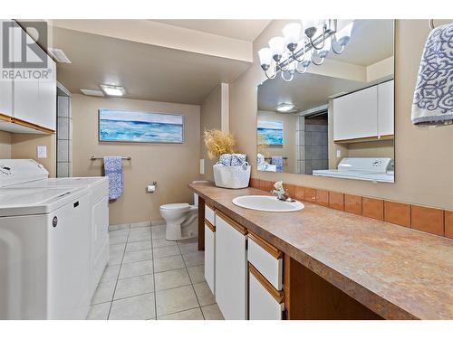 1631 60 Street Ne, Salmon Arm, BC - Indoor Photo Showing Laundry Room