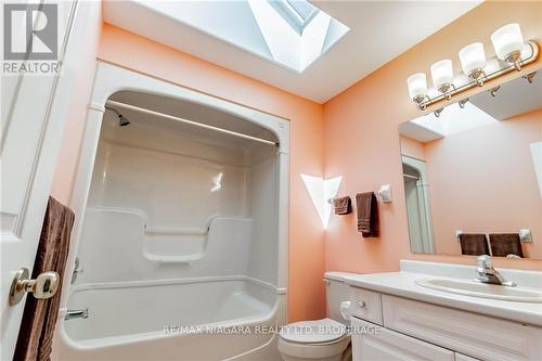 7724 Cortina Crescent, Niagara Falls (Ascot), ON - Indoor Photo Showing Bathroom