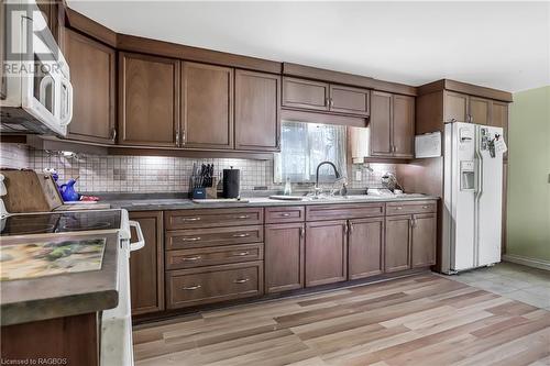 500218 Grey Road 12, Markdale, ON - Indoor Photo Showing Kitchen