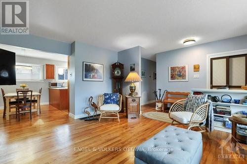 2368 Drury Lane, Ottawa, ON - Indoor Photo Showing Living Room