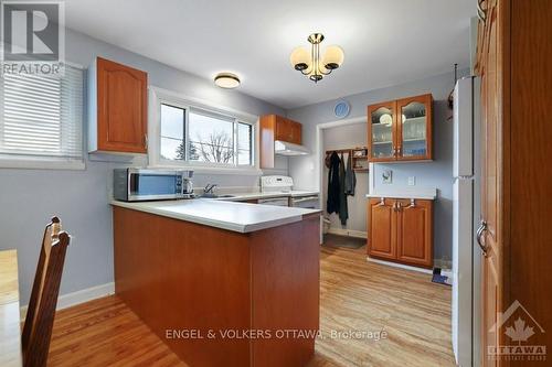 2368 Drury Lane, Ottawa, ON - Indoor Photo Showing Kitchen