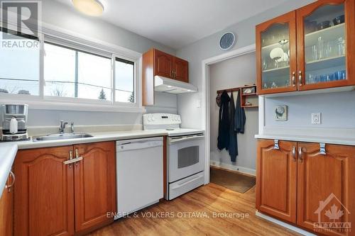 2368 Drury Lane, Ottawa, ON - Indoor Photo Showing Kitchen