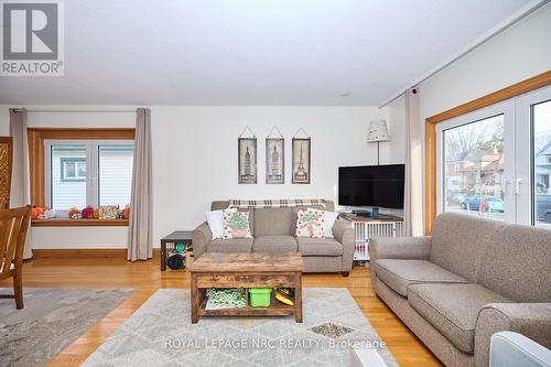 83 Woodland Avenue, St. Catharines (451 - Downtown), ON - Indoor Photo Showing Living Room