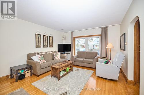 83 Woodland Avenue, St. Catharines (451 - Downtown), ON - Indoor Photo Showing Living Room