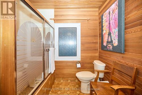 83 Woodland Avenue, St. Catharines (451 - Downtown), ON - Indoor Photo Showing Bathroom