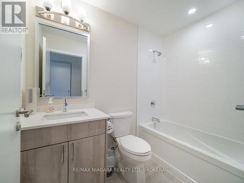 705 - 118 West Street, Port Colborne (Sugarloaf), ON - Indoor Photo Showing Bathroom