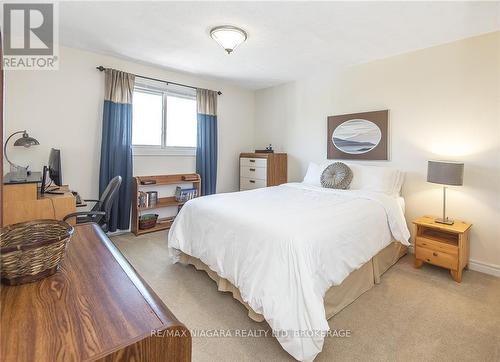 38 Banburry Crescent, Grimsby, ON - Indoor Photo Showing Bedroom