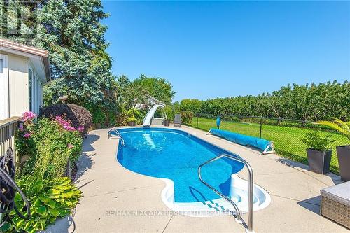 38 Banburry Crescent, Grimsby, ON - Outdoor With In Ground Pool With Backyard