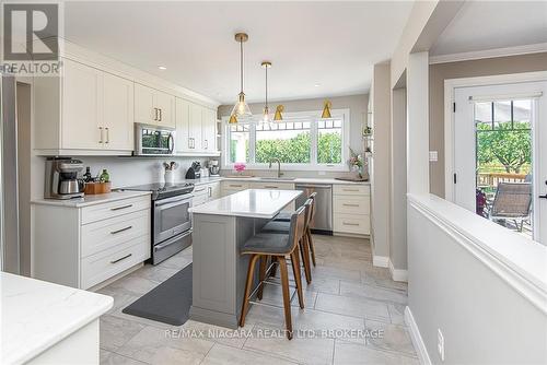 38 Banburry Crescent, Grimsby, ON - Indoor Photo Showing Kitchen