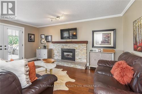 38 Banburry Crescent, Grimsby, ON - Indoor Photo Showing Living Room With Fireplace