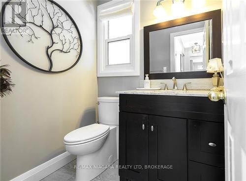 38 Banburry Crescent, Grimsby, ON - Indoor Photo Showing Bathroom