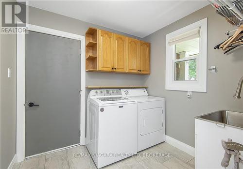 38 Banburry Crescent, Grimsby, ON - Indoor Photo Showing Laundry Room