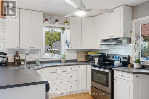 47 Beamer Avenue, St. Catharines (441 - Bunting/Linwell), ON - Indoor Photo Showing Kitchen With Double Sink