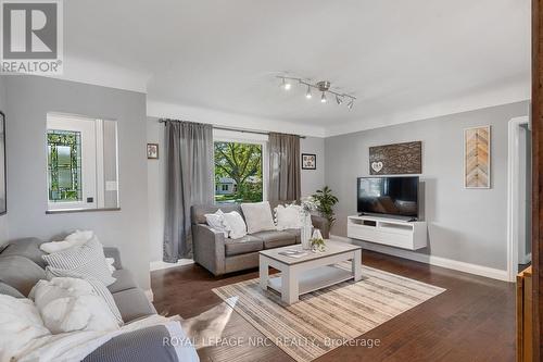 47 Beamer Avenue, St. Catharines (441 - Bunting/Linwell), ON - Indoor Photo Showing Living Room