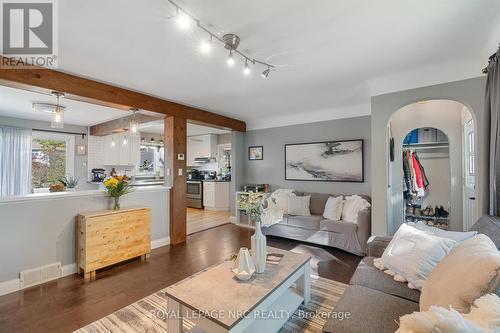 47 Beamer Avenue, St. Catharines (441 - Bunting/Linwell), ON - Indoor Photo Showing Living Room