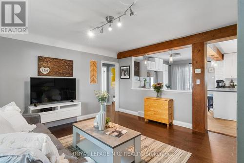 47 Beamer Avenue, St. Catharines (441 - Bunting/Linwell), ON - Indoor Photo Showing Living Room