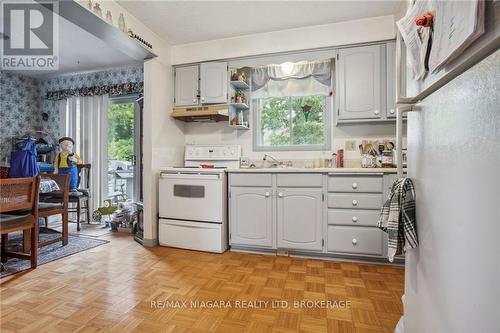 9 Juniper Place, Lambton Shores (Forest), ON - Indoor Photo Showing Kitchen