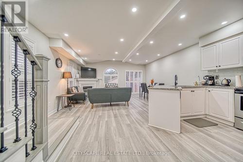 59 Hanton Crescent, Caledon, ON - Indoor Photo Showing Kitchen With Upgraded Kitchen