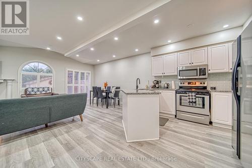 59 Hanton Crescent, Caledon, ON - Indoor Photo Showing Kitchen