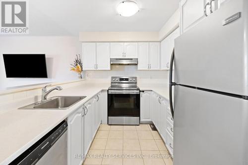 28 - 45 Bristol Road E, Mississauga, ON - Indoor Photo Showing Kitchen With Stainless Steel Kitchen