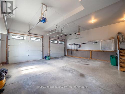 20219 Youngs Road S, Wainfleet, ON - Indoor Photo Showing Garage