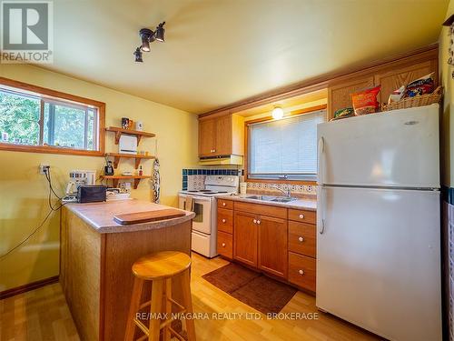 527 Pinecrest Road, Port Colborne, ON - Indoor Photo Showing Kitchen