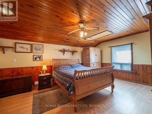 527 Pinecrest Road, Port Colborne, ON - Indoor Photo Showing Bedroom