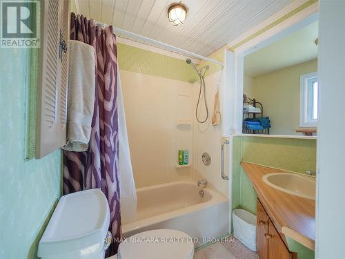 527 Pinecrest Road, Port Colborne, ON - Indoor Photo Showing Bathroom