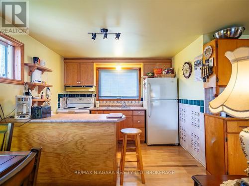 527 Pinecrest Road, Port Colborne, ON - Indoor Photo Showing Kitchen