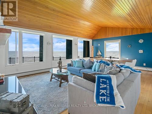 13 Lakewood Crescent, Port Colborne (Sugarloaf), ON - Indoor Photo Showing Living Room