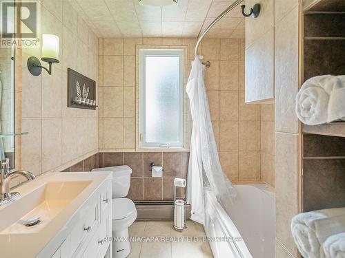 13 Lakewood Crescent, Port Colborne (Sugarloaf), ON - Indoor Photo Showing Bathroom