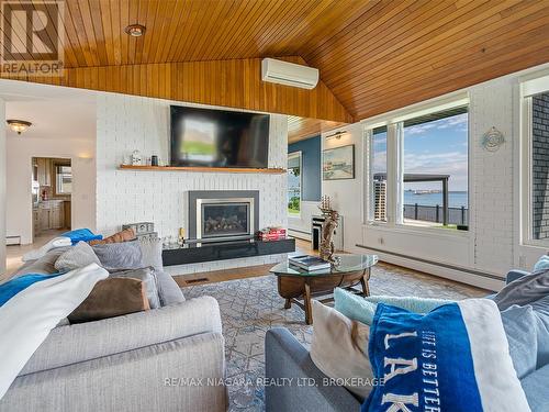 13 Lakewood Crescent, Port Colborne (Sugarloaf), ON - Indoor Photo Showing Living Room With Fireplace