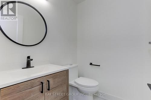 955 Portminster Court, Newmarket, ON - Indoor Photo Showing Bathroom