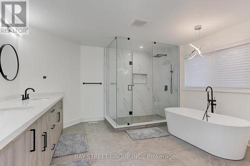 955 Portminster Court, Newmarket, ON - Indoor Photo Showing Bathroom